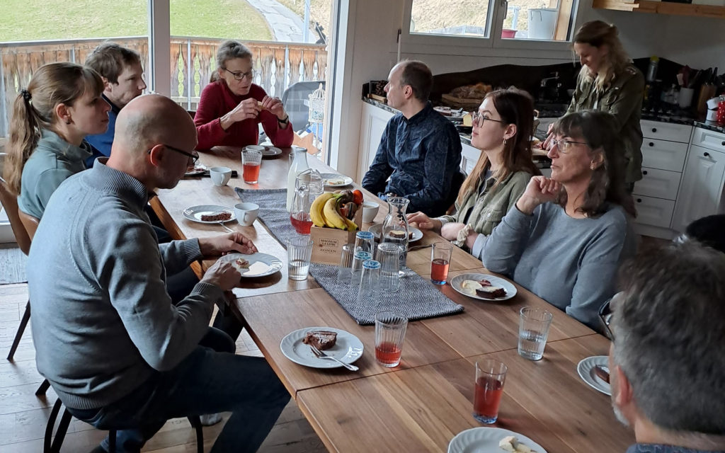 Das Team vom Missionswerk msd beim gemeinsamen Zvieri